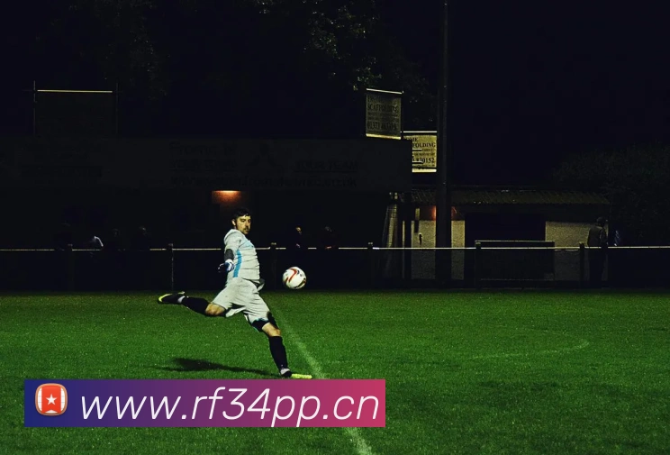 CCTV5直播NBA焦点战：湖人队关键对决实况解析